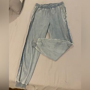 stretchy Jean joggers CUTE! size med! Light blue wash!